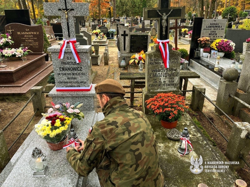 Żołnierze pamiętają o grobach bohaterów