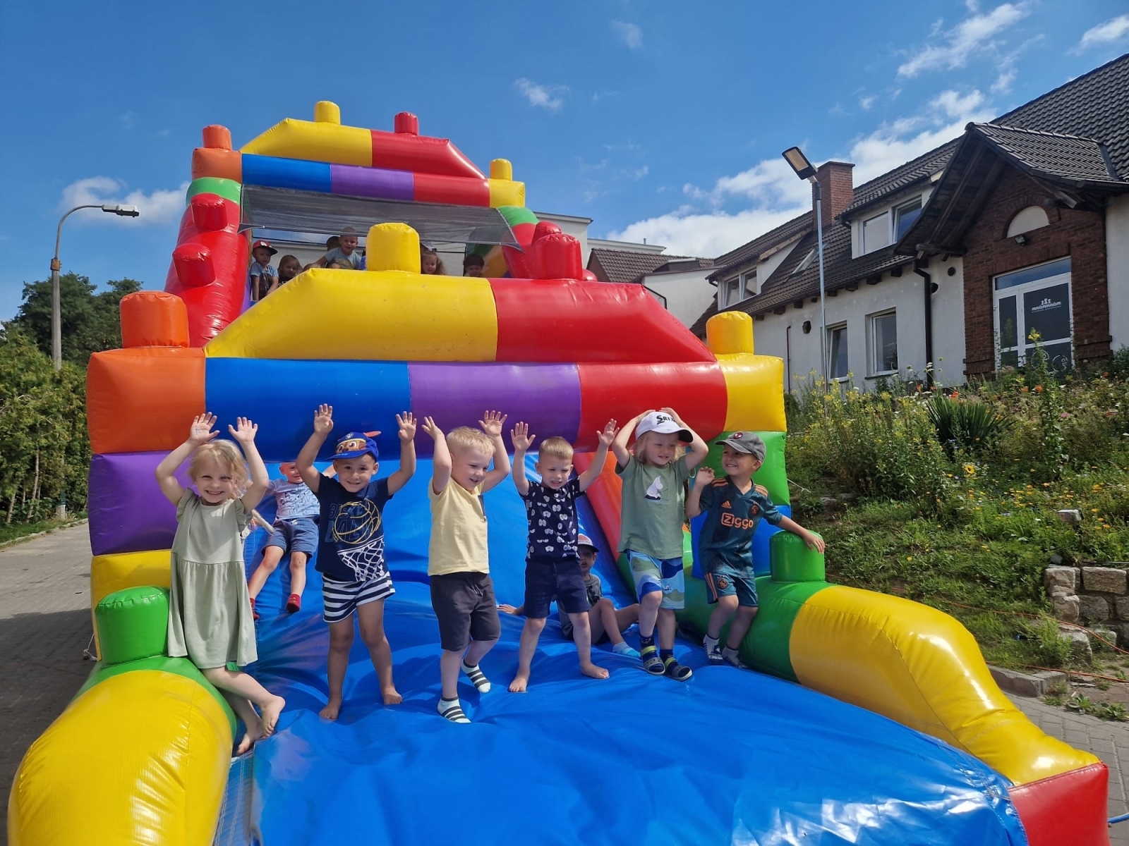 Mały Europejczyk za 0 zł! Prezent, który daje spokój rodzicom i szczęście dzieciom