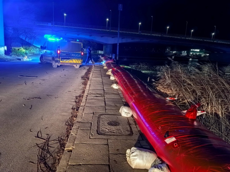 Elbląg w pełnej gotowości. Cofka zagraża miastu – wszystkie służby w akcji