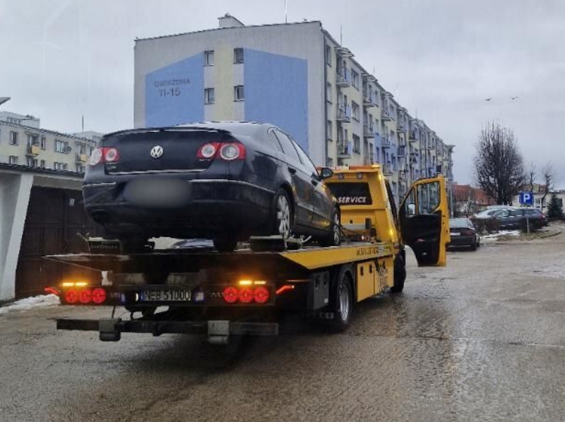 „Tylko na chwilkę” skończyło się lawetą. Kosztowna lekcja parkowania w Elblągu