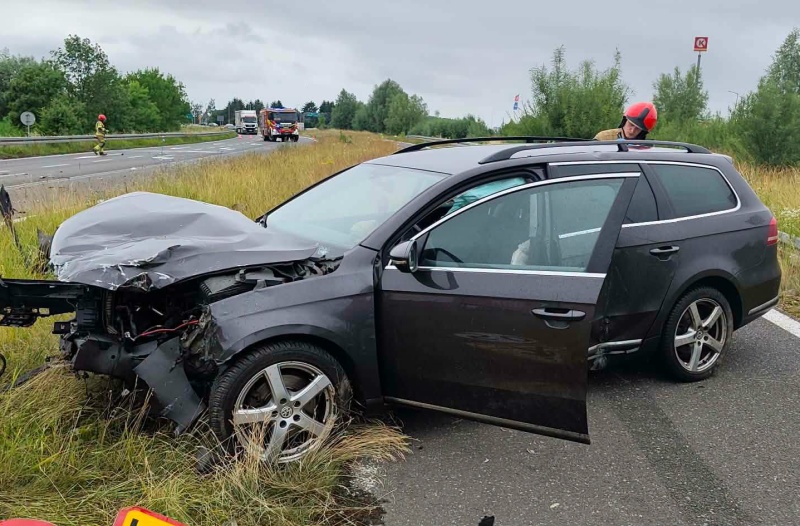 Zderzenie osobówki z ciężarówką w Kazimierzowie. Sprawca bez prawa jazdy trafił do szpitala