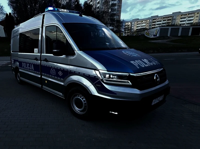 Ponad 1700 paczek nielegalnych papierosów w mieszkaniu 72-latka. Interwencja elbląskiej policji