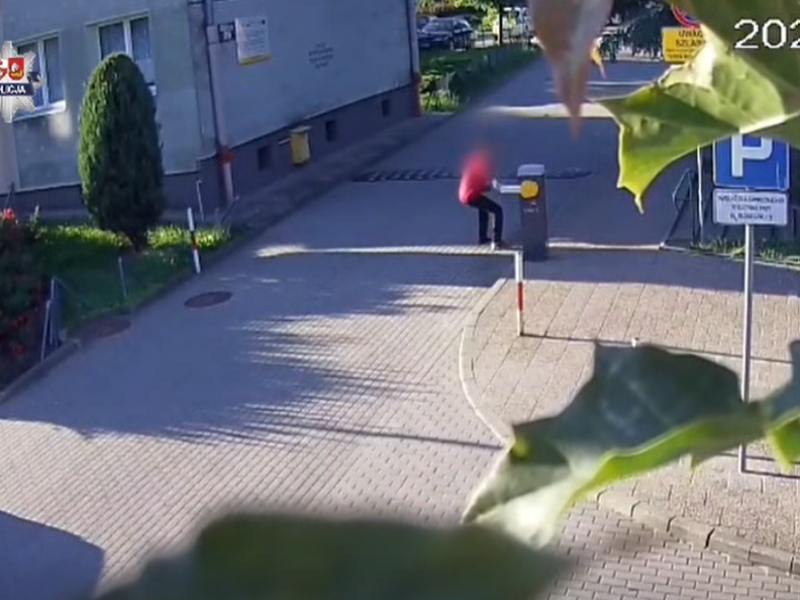 Rzucał wyrwanym szlabanem. Pijany 17-latek odpowie za zniszczenie mienia