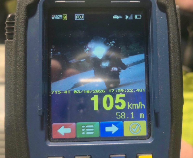Pędzili ponad 100 km/h w obszarze zabudowanym. Kierowcy stracili prawa jazdy na ulicy Chrobrego w Elblągu