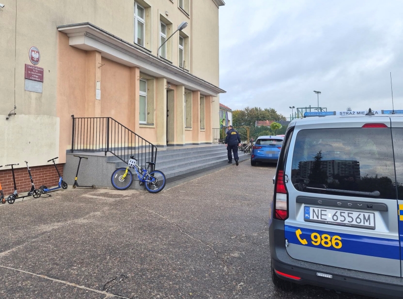 Bezpieczeństwo uczniów priorytetem elbląskich służb. Wzmocnione patrole wokół szkół, boisk i parków